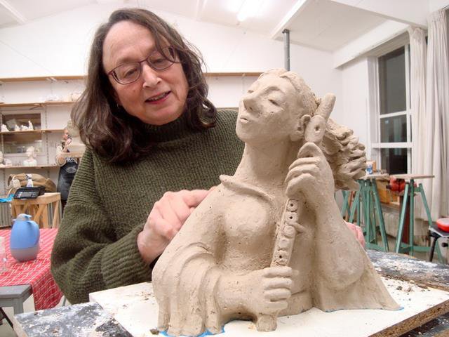 Boetseren en beeldhouwen naar eigen ideeën, docent Frans van Dorst