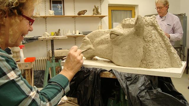 Boetseren en beeldhouwen naar eigen ideeën 21FvDMaA